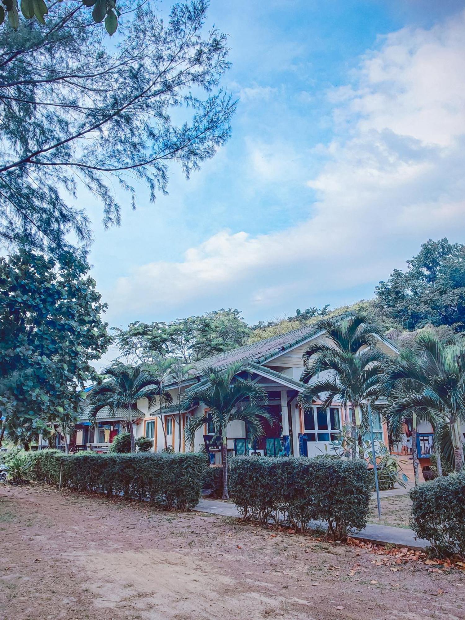 Lanta Palm Beach Resort , Beach Bungalow - Ko Lanta Buitenkant foto