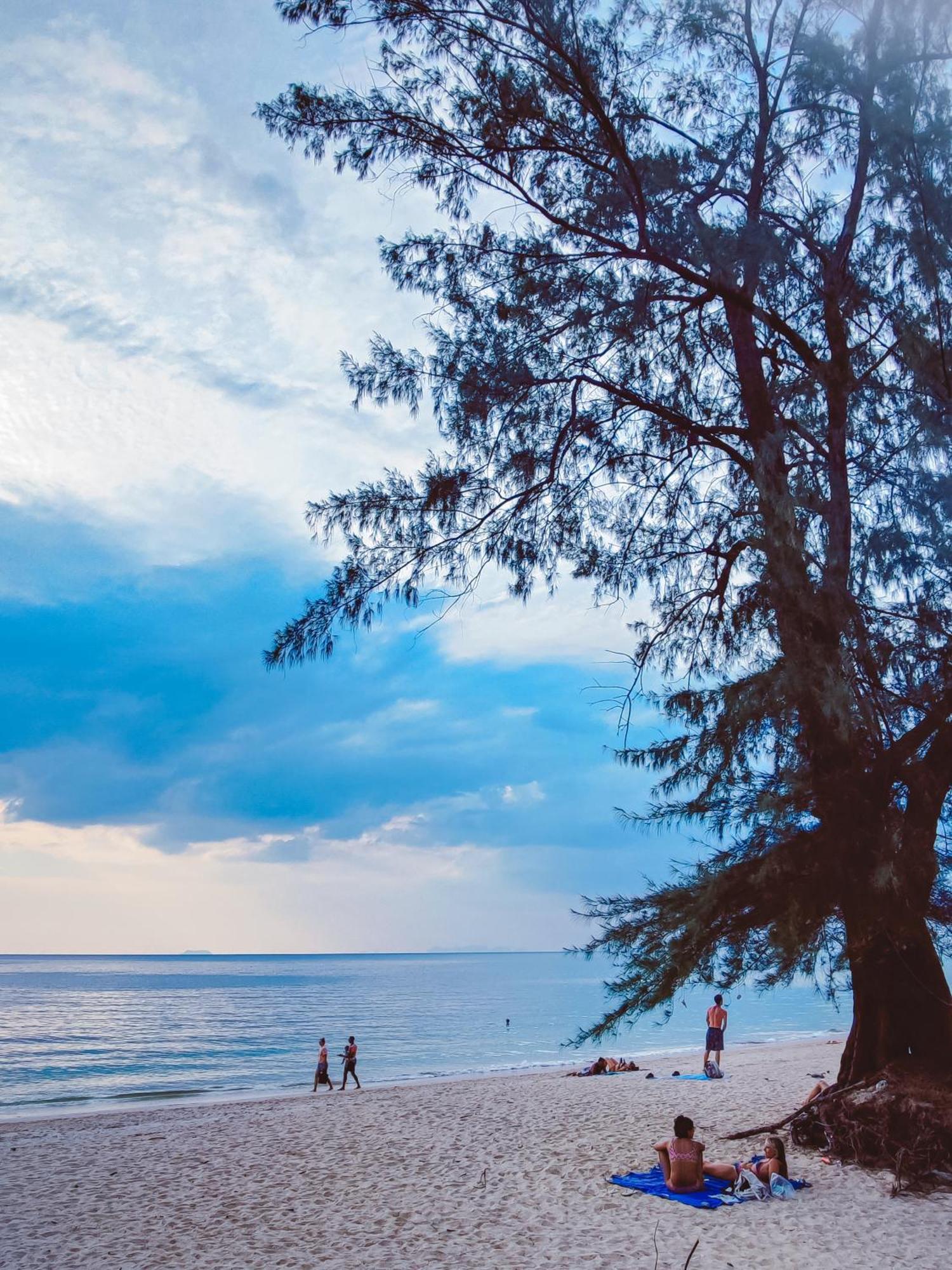 Lanta Palm Beach Resort , Beach Bungalow - Ko Lanta Buitenkant foto